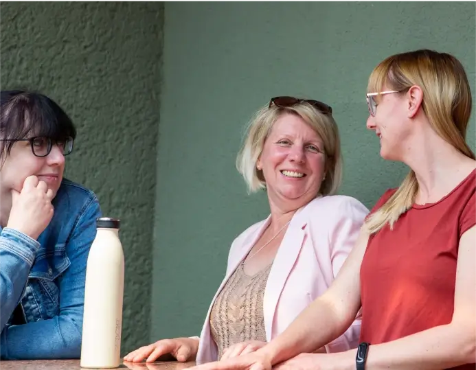 Drei Pflegeexpertinin der HÖHER akademie beim Teamevent